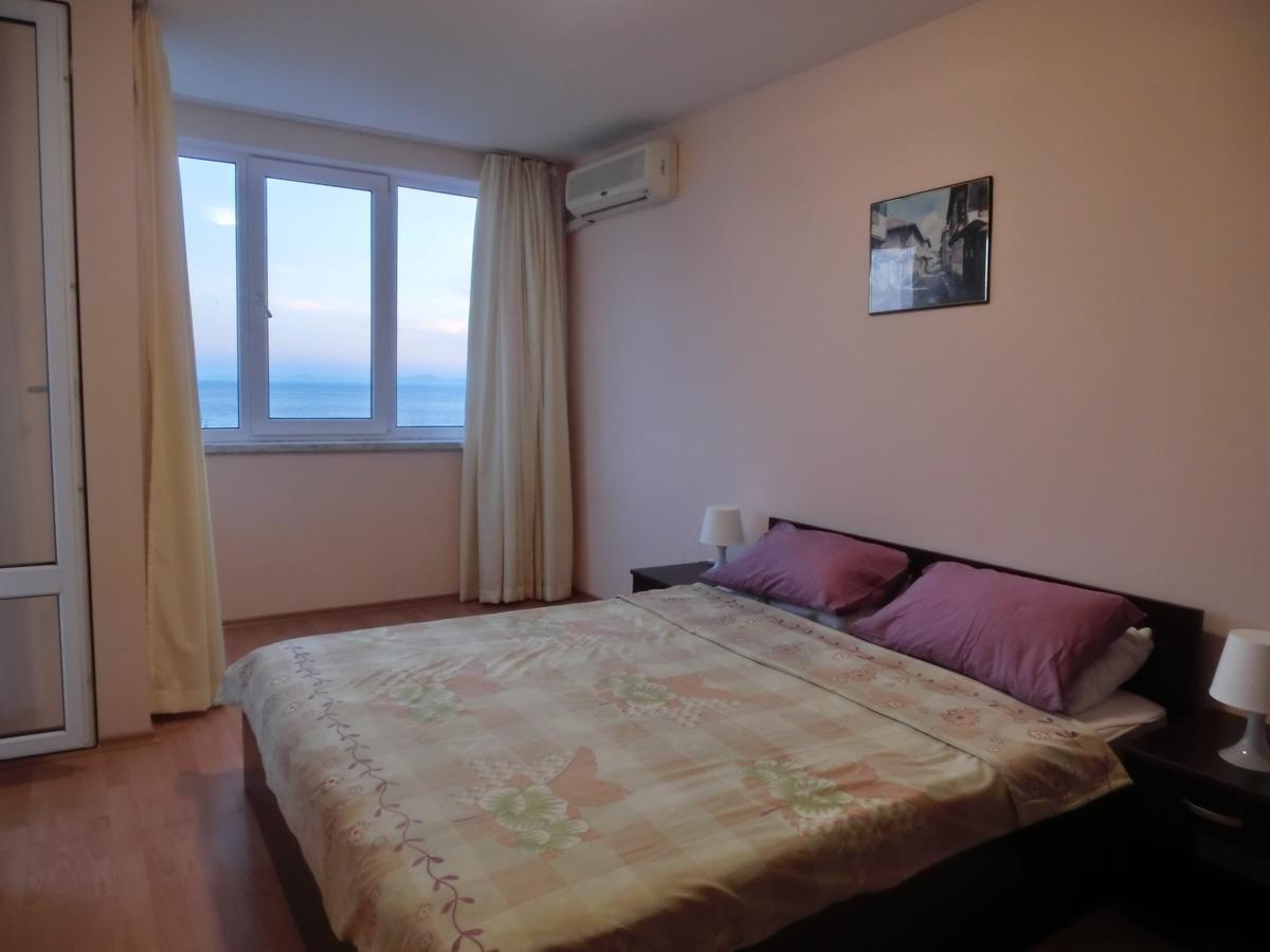 Sea View Crown Apartment On Complex With Pools And Beach, Sveti Vlas Ngoại thất bức ảnh
